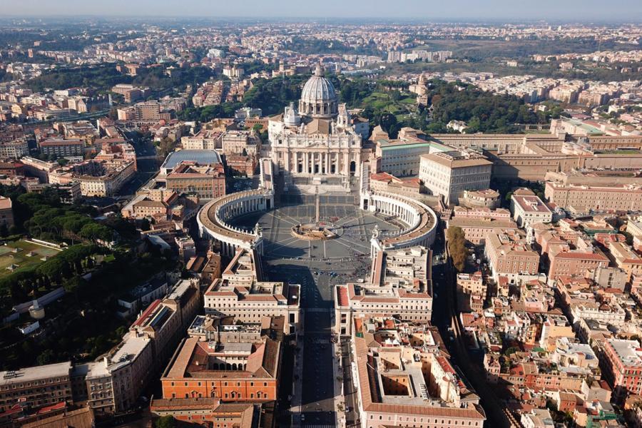 Veduta aerea della Basilica di San Pietro e Piazza San Pietro, Città del Vaticano.